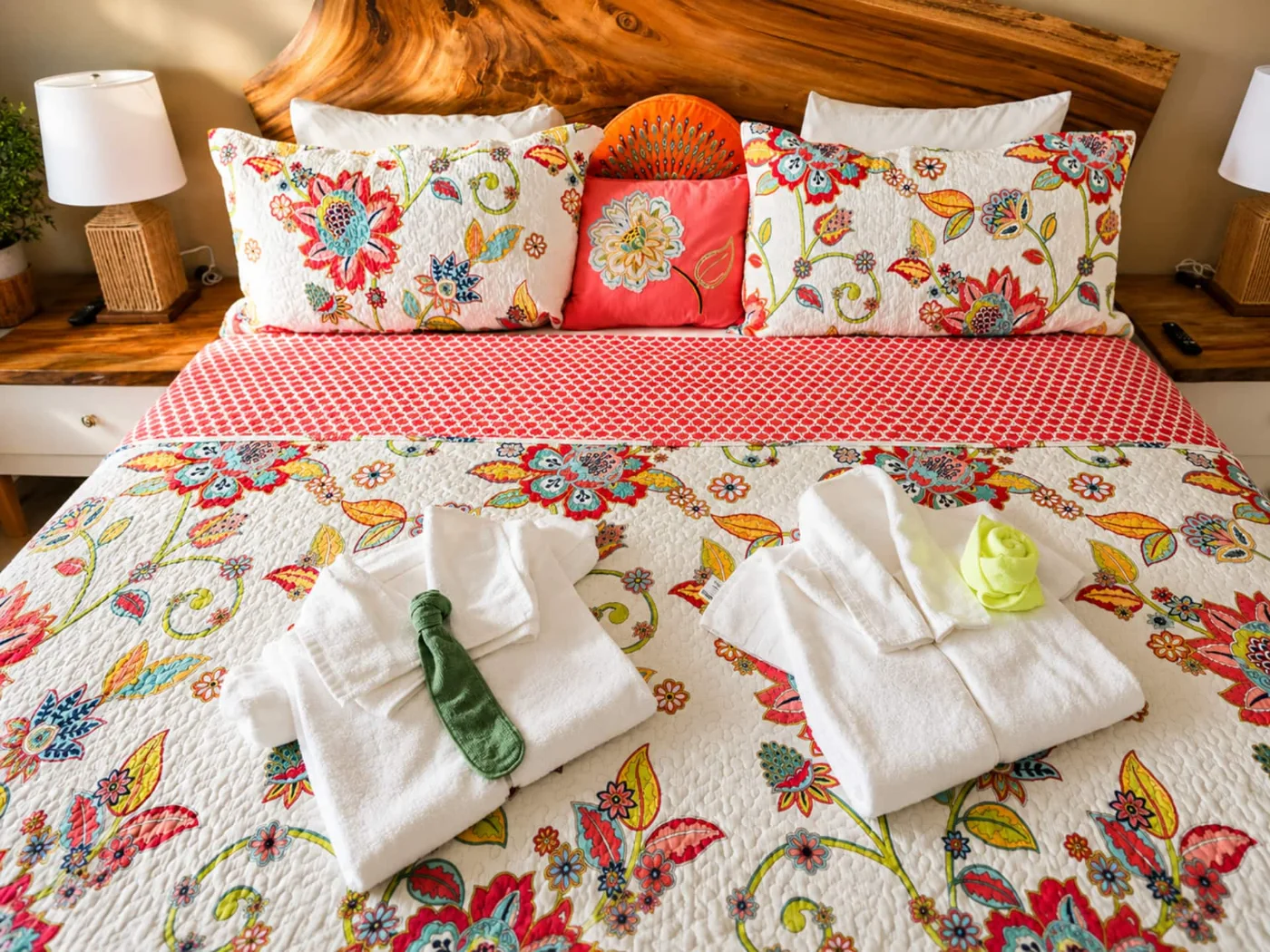 Cama preparada con toallas