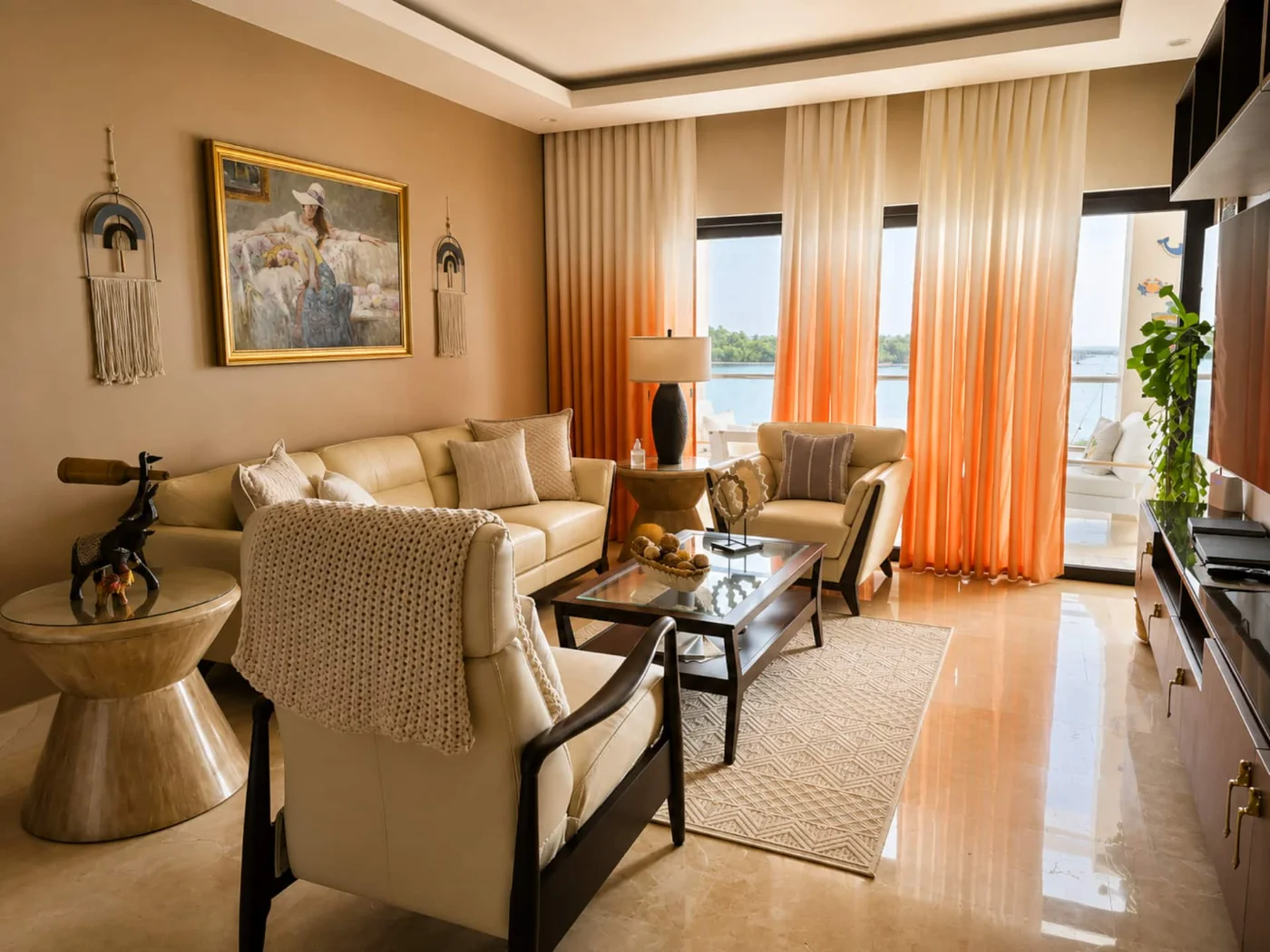 Salón de Oasis Bahía con vistas al mar